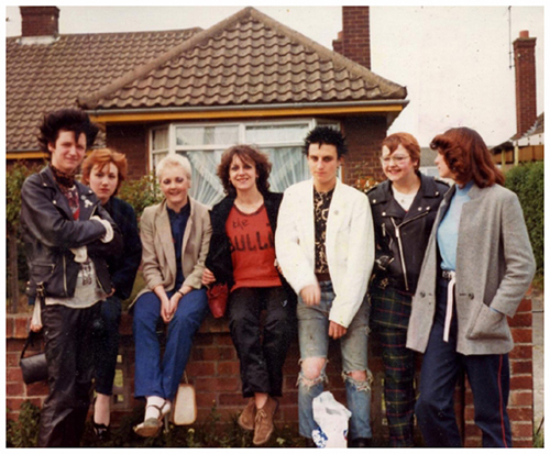 Waiting at a Bus Stop in Rayleigh to go to Shrimpers: L-R: Lee, Tracy, Karen, Ita, Mark, Donna + Sister - 25.05.80
