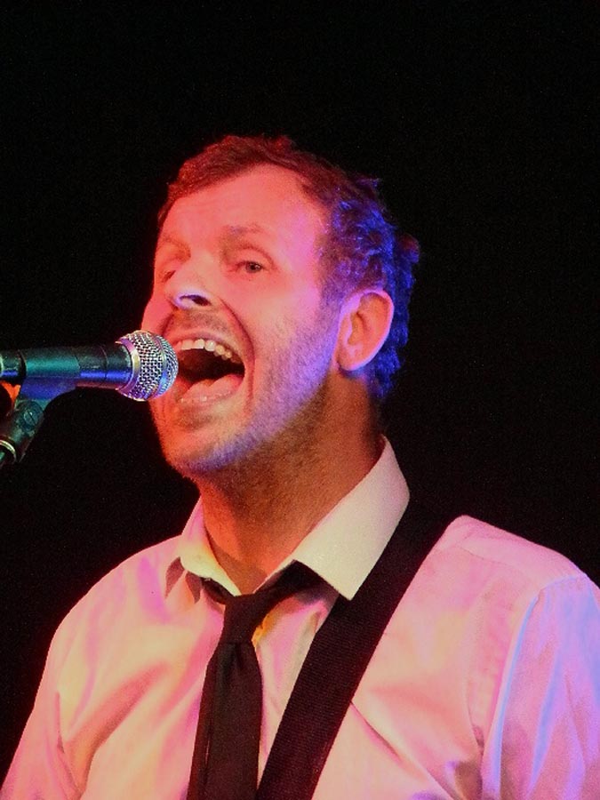 Headline Maniac - Live at Club Riga at O'Neill's, Southend-on-Sea, Essex, Saturday December 5th, 2015