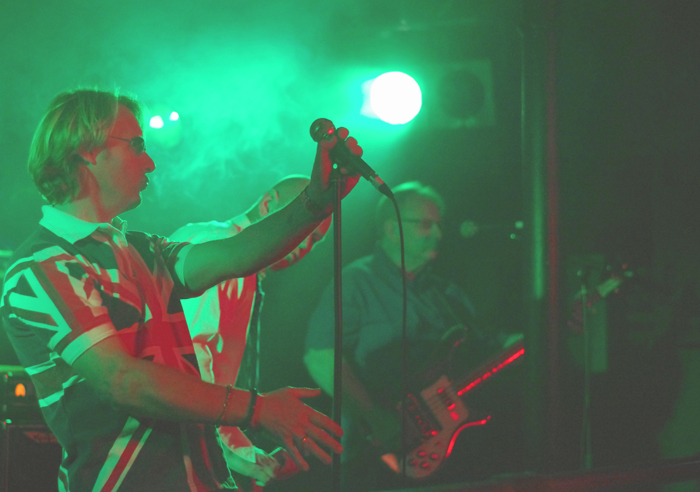 Fisticuffs - Live at Chinnerys, Southend-on-Sea, 18.10.11 