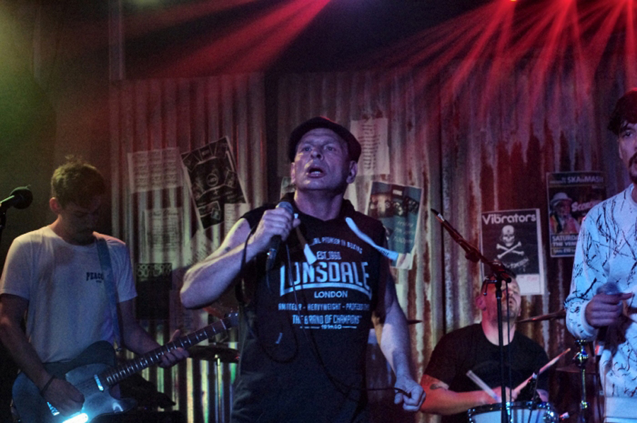 The Outfit - Live at The Venue, Westcliff-on-Sea, Essex - Friday May 11th, 2018