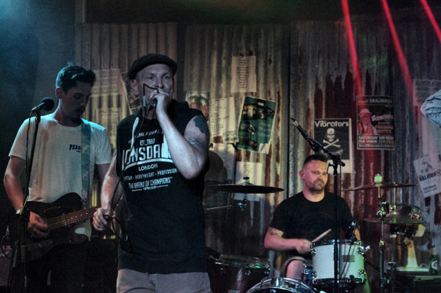 The Outfit - Live at The Venue, Westcliff-on-Sea, Essex - Friday May 11th, 2018