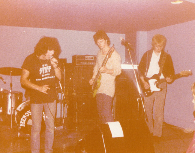 Deeno's Marvels - Live at Shrimpers