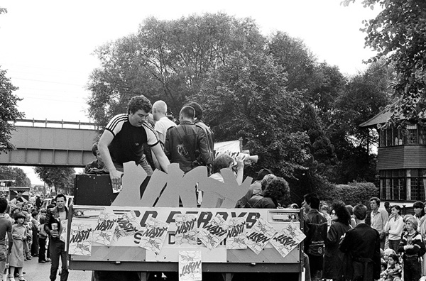 Southend Carnival - 16.08.80 - The Sinyx play on Nasty's Float