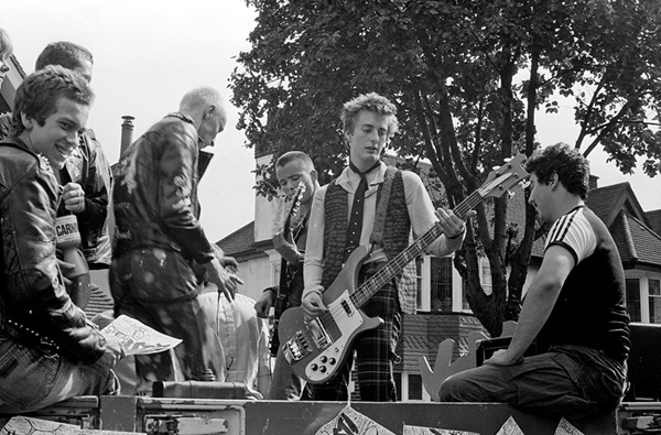 Southend Carnival - 16.08.80 - The Sinyx play on Nasty's Float