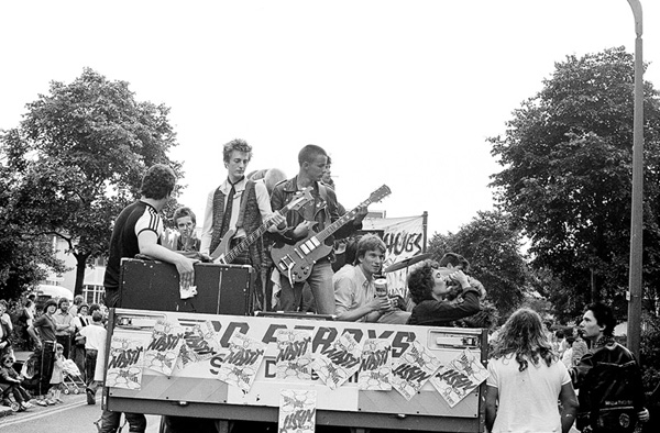 Southend Carnival - 16.08.80 - The Sinyx play on Nasty's Float