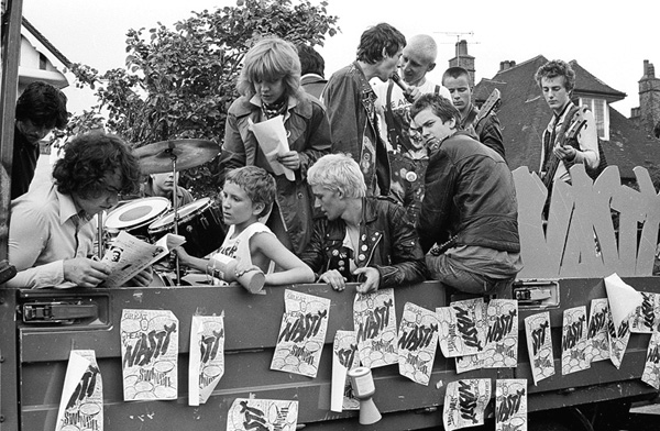 Southend Carnival - 16.08.80 - The Sinyx play on Nasty's Float