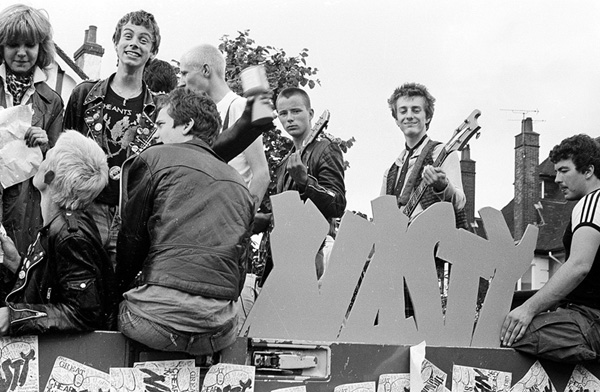 Southend Carnival - 16.08.80 - The Sinyx play on Nasty's Float