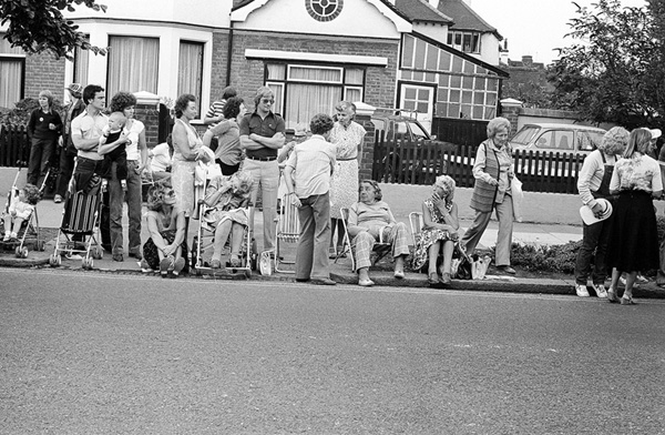 Southend Carnival - 16.08.80 - Crowds lining the route