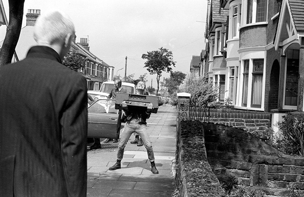 Southend Carnival - 16.08.80 - Paul loading an amp