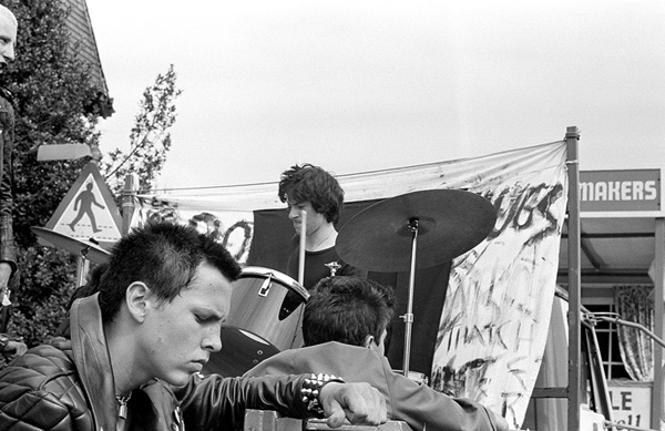 Southend Carnival - 16.08.80 - Nasty's Float - Sid in foreground, Vints on Drums